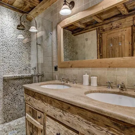 Дом отдыха Charming Chalet 5-bedroom In