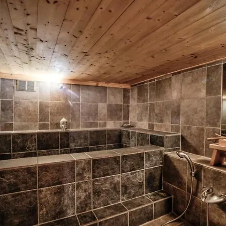 Charming Chalet 5-bedroom In Курмайор